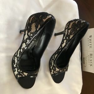 White House Black Market Dress Pump